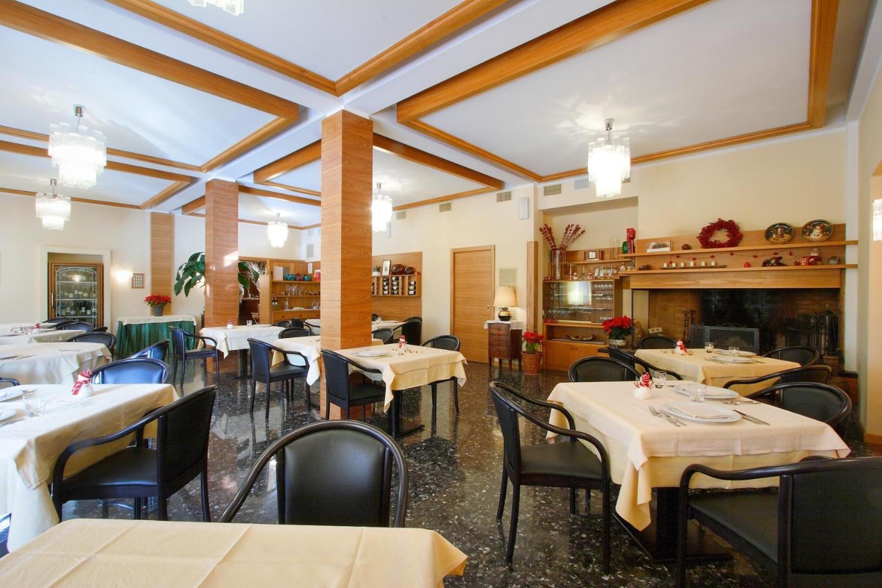 Hotel Centro Benessere Gardel Арта-Терме Экстерьер фото